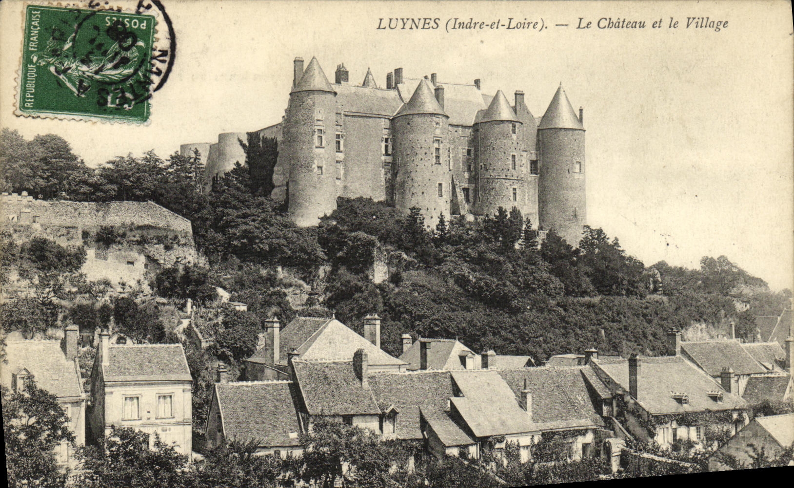 CPA Luynes Le Chateau et le Village
