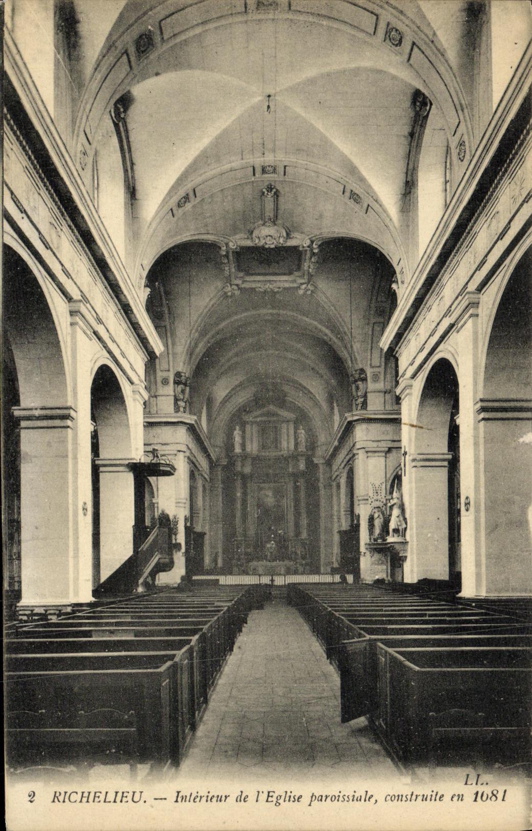 CPA Richelieu Interieur de L Eglise Paroissiale