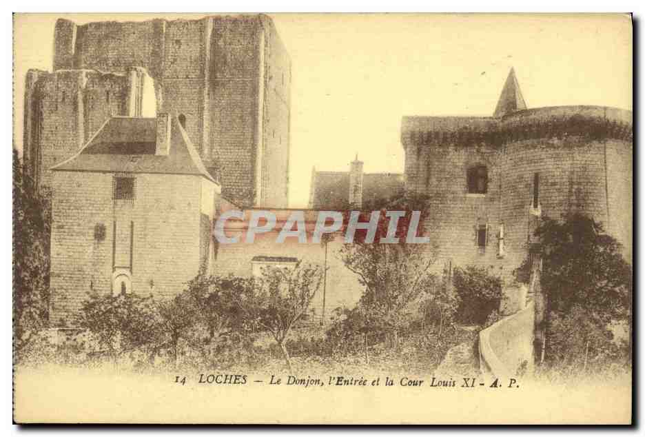 CPA Loches Le Donjon L Entree et la Cour Louis XI