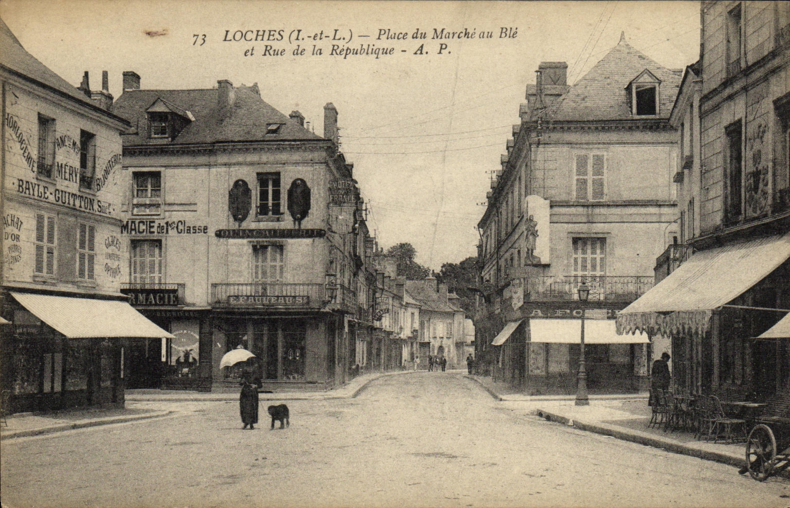 CPA Loches Place du Marche au Ble et Rue de la Republique