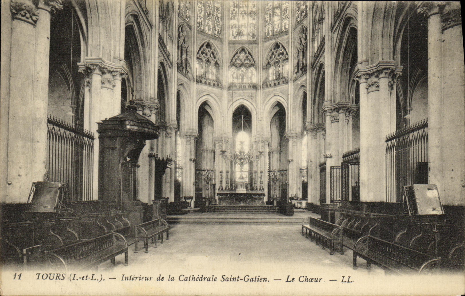 CPA Tours Interieur de la Cathedrale Saint Gatien Le choeur 