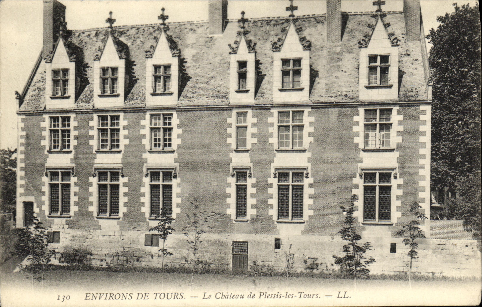CPA Environs de Tours Cathedrale de Plessis Les Tours