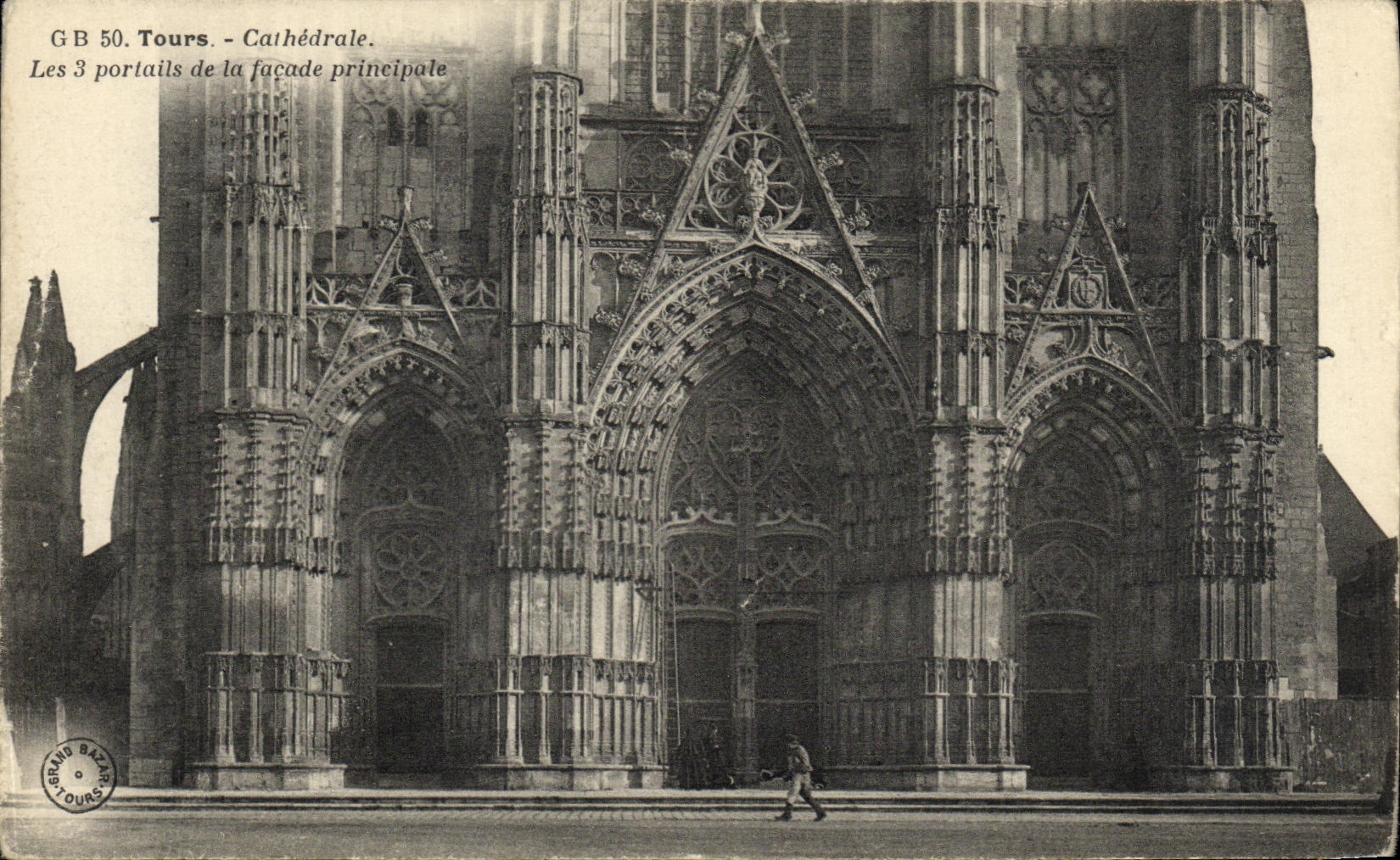 CPA Tours La Cathedrale Les 3 portails de la facade principale