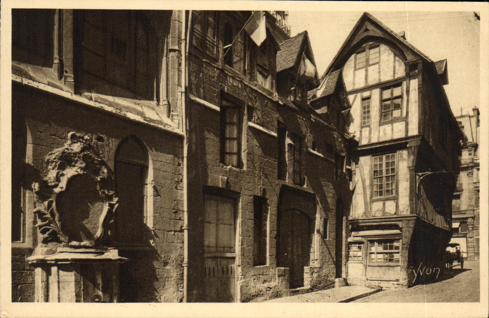CPA Rouen Vieilles Maisons dans la Rue Saint Romain