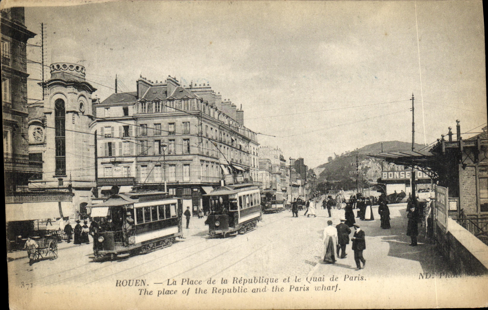 CPA Rouen La Place de la Republique et le Quai de Paris Tramways 