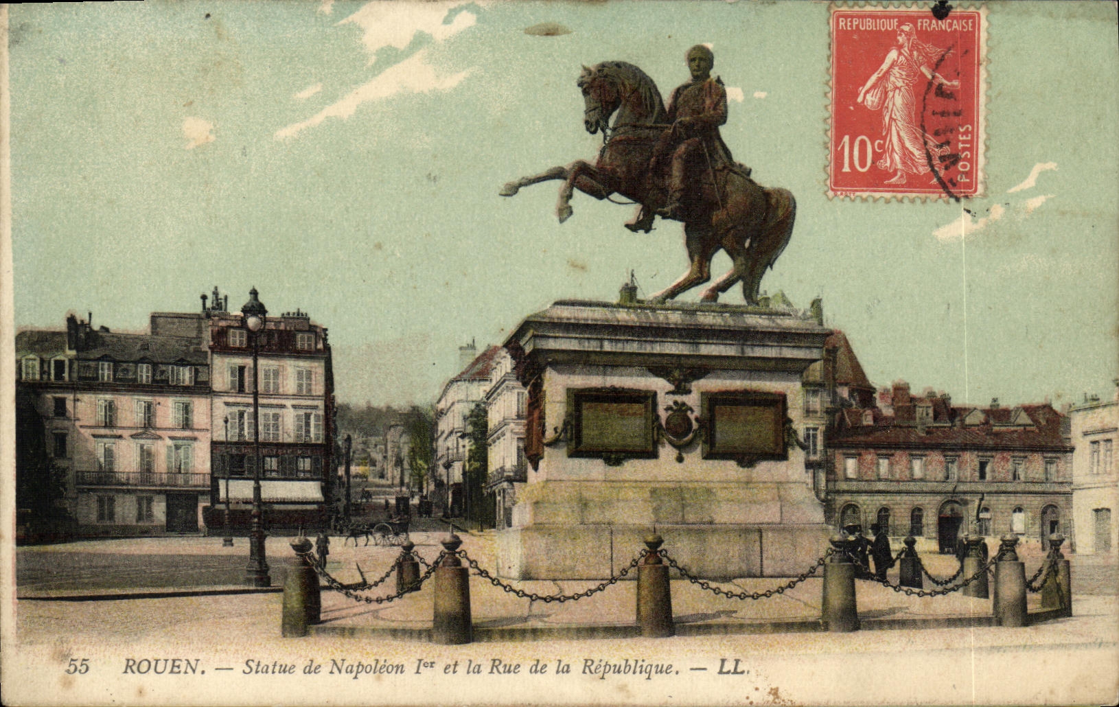 CPA Rouen Statue de Napoleon et le Rue de la Republique
