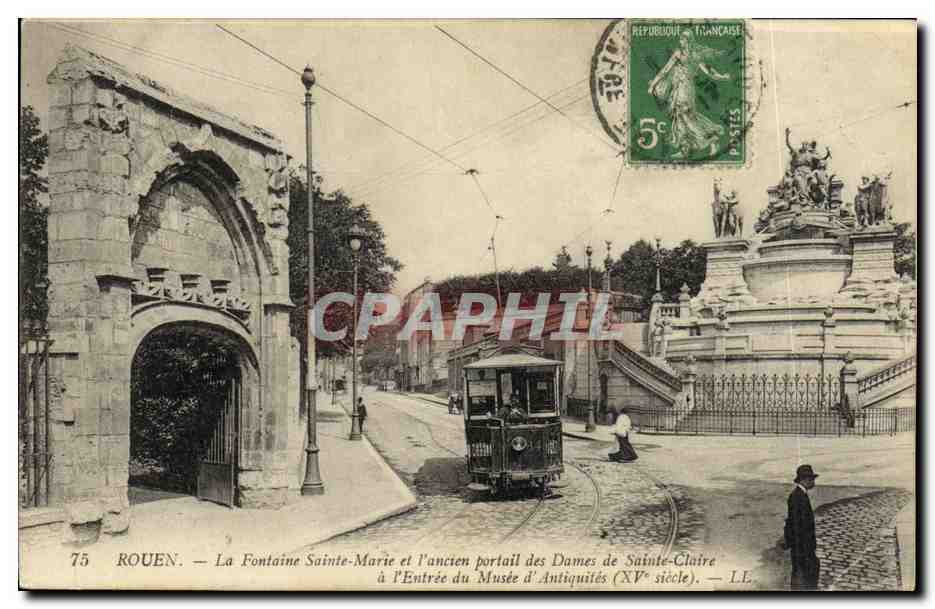 CPA Rouen La Fontaine Sainte Marie et L Ancien Portail des Dames de Sainte Claire a l entree du musee antiquites Tramway