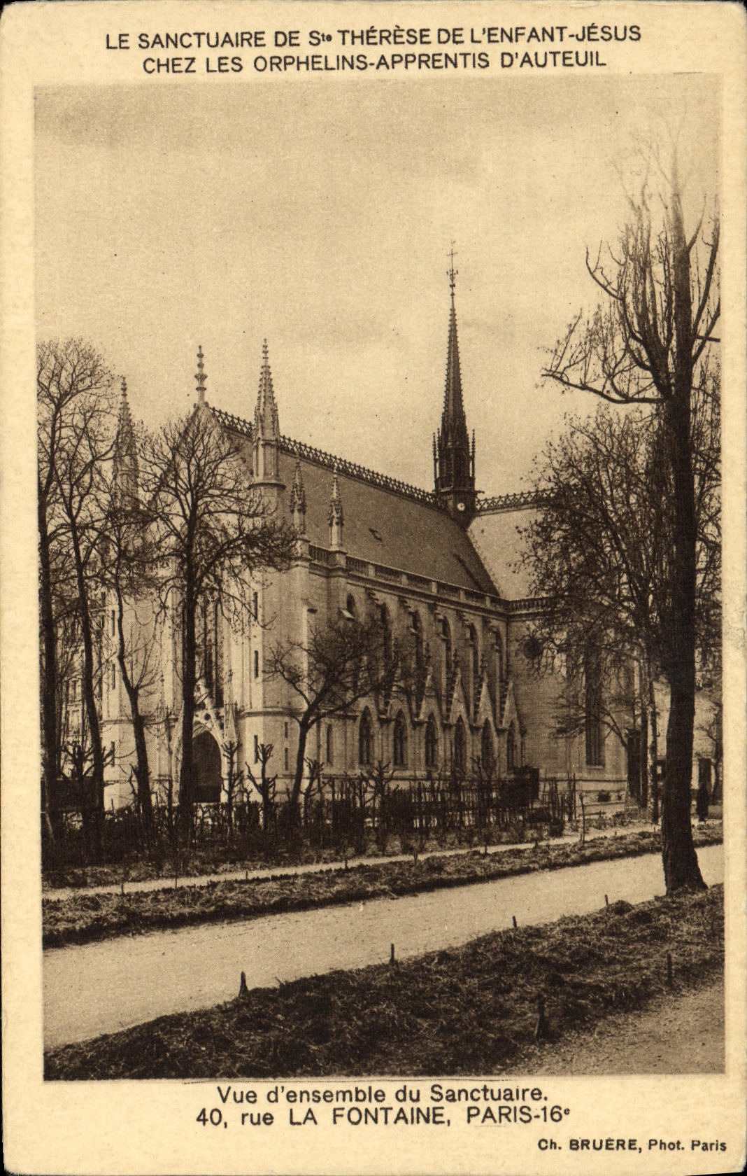 CPA Sanctuaire de Ste Therese de l enfant Jesus Rue de la fontaine Paris 