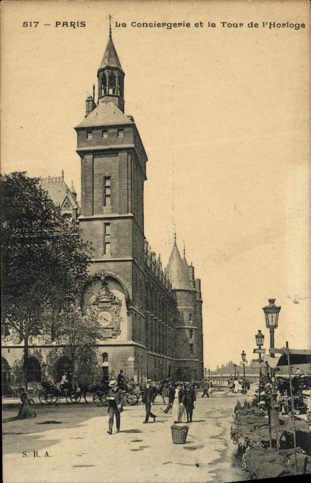 CPA Paris La Conciergerie et la Tour de L Horloge