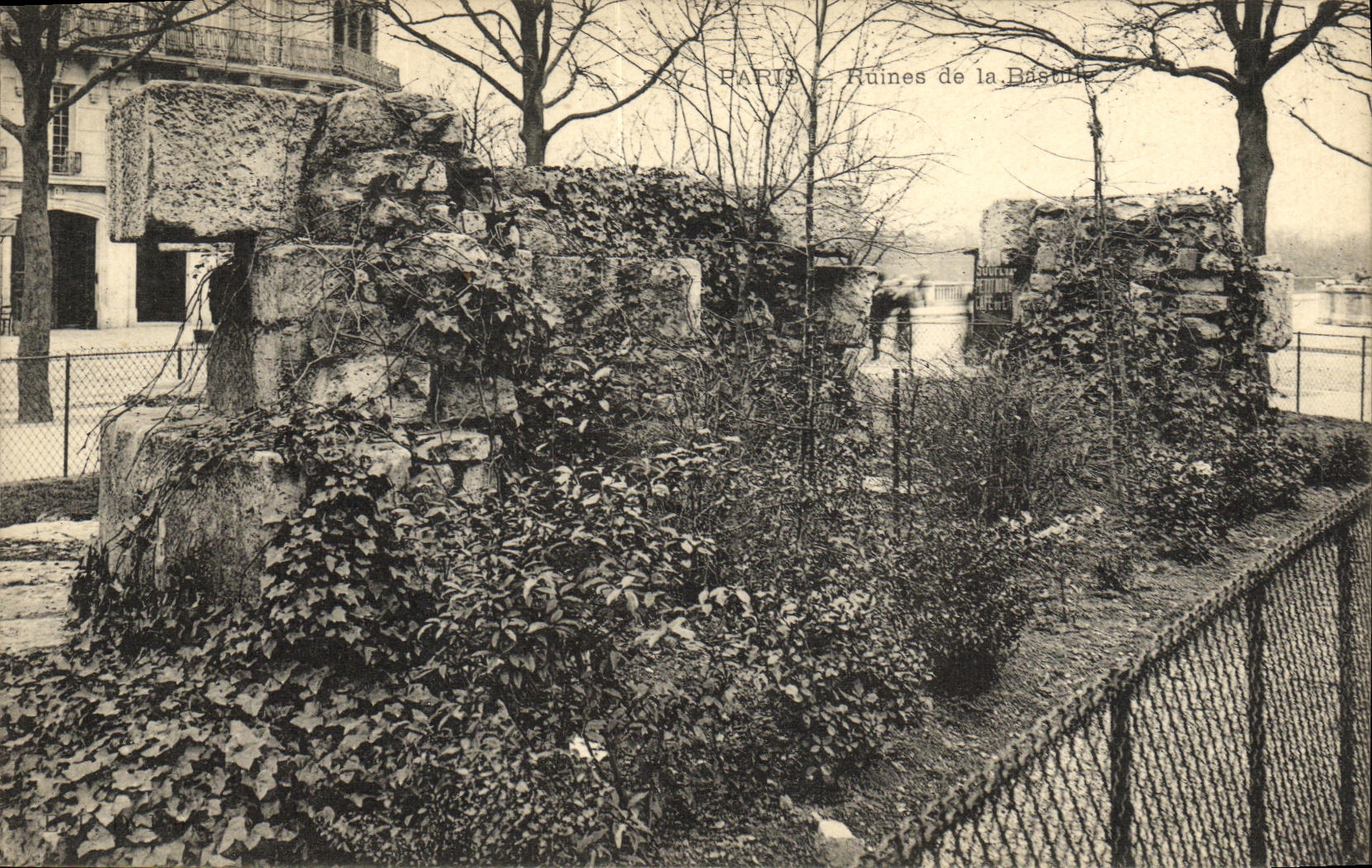 CPA Paris Ruines de la Bastille 