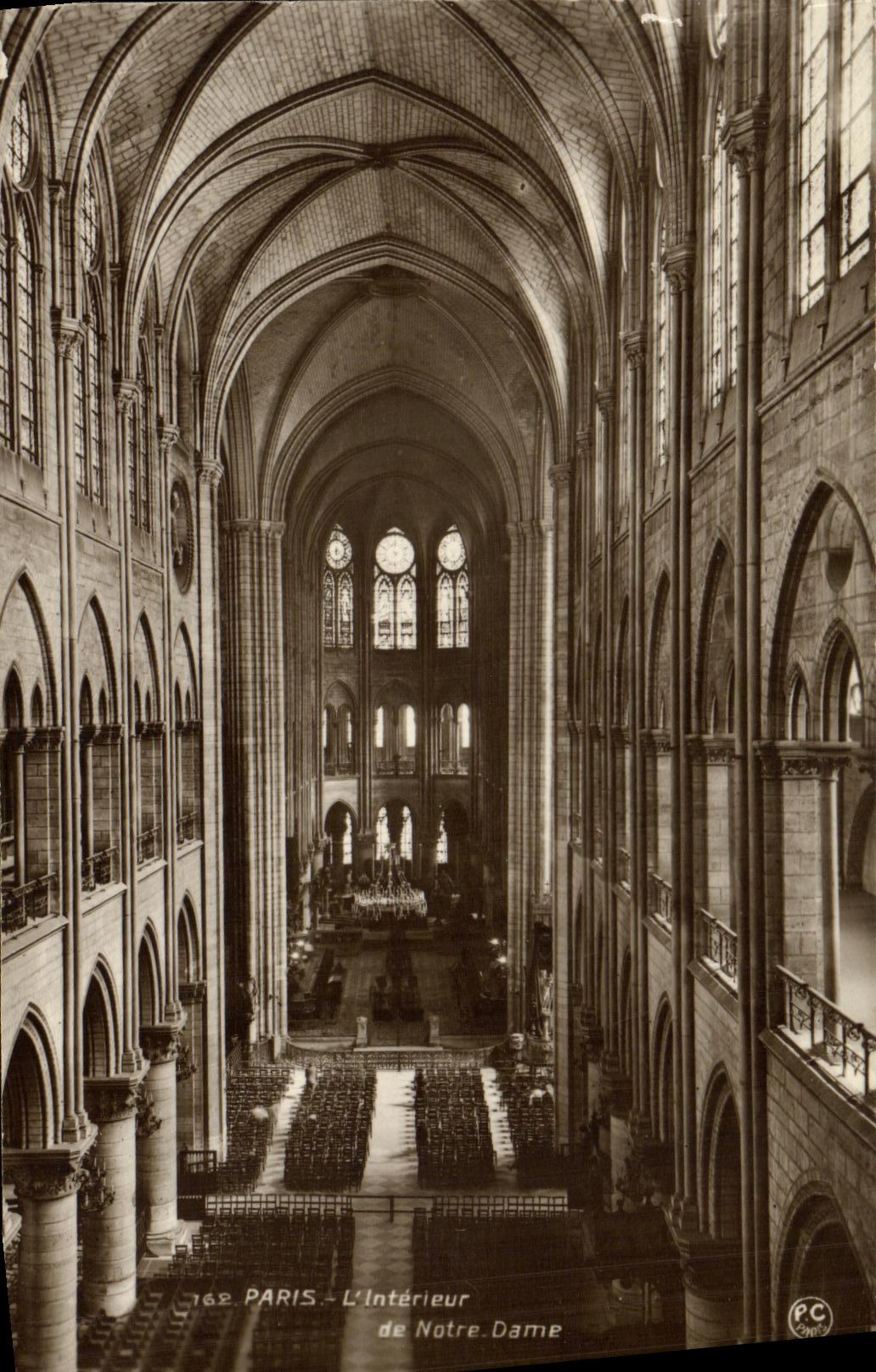 CPA Paris L Interieur de Notre Dame