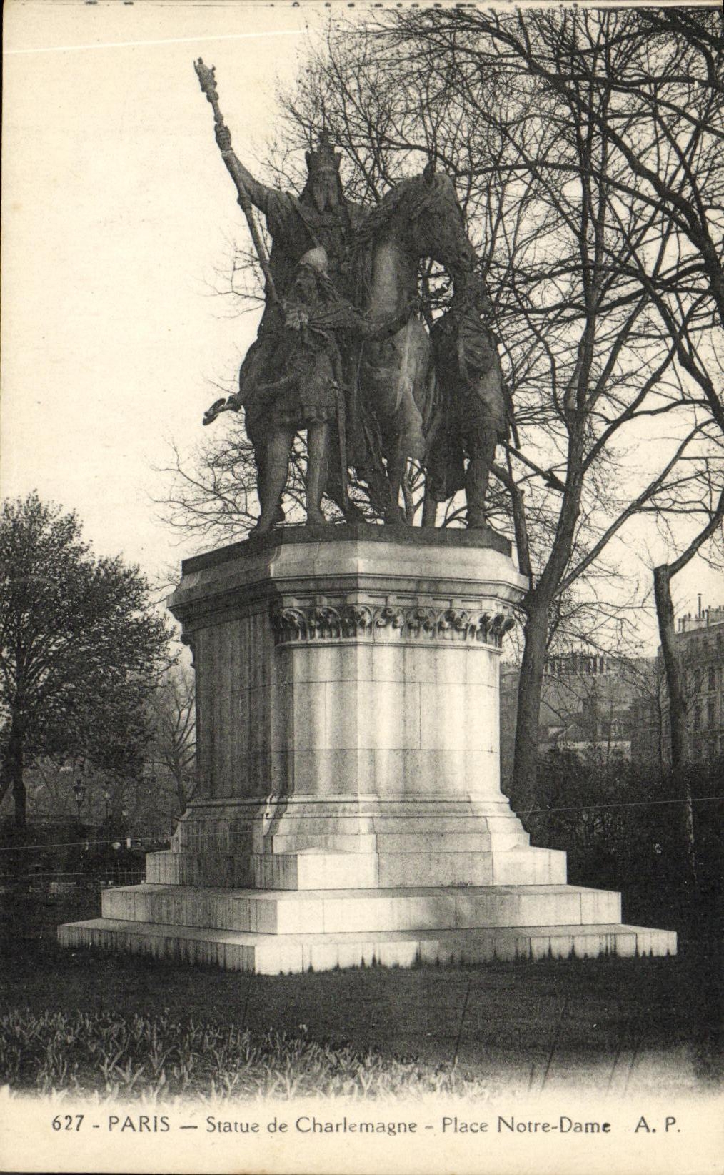 CPA Paris Statue de Charlemagne Place Notre Dame