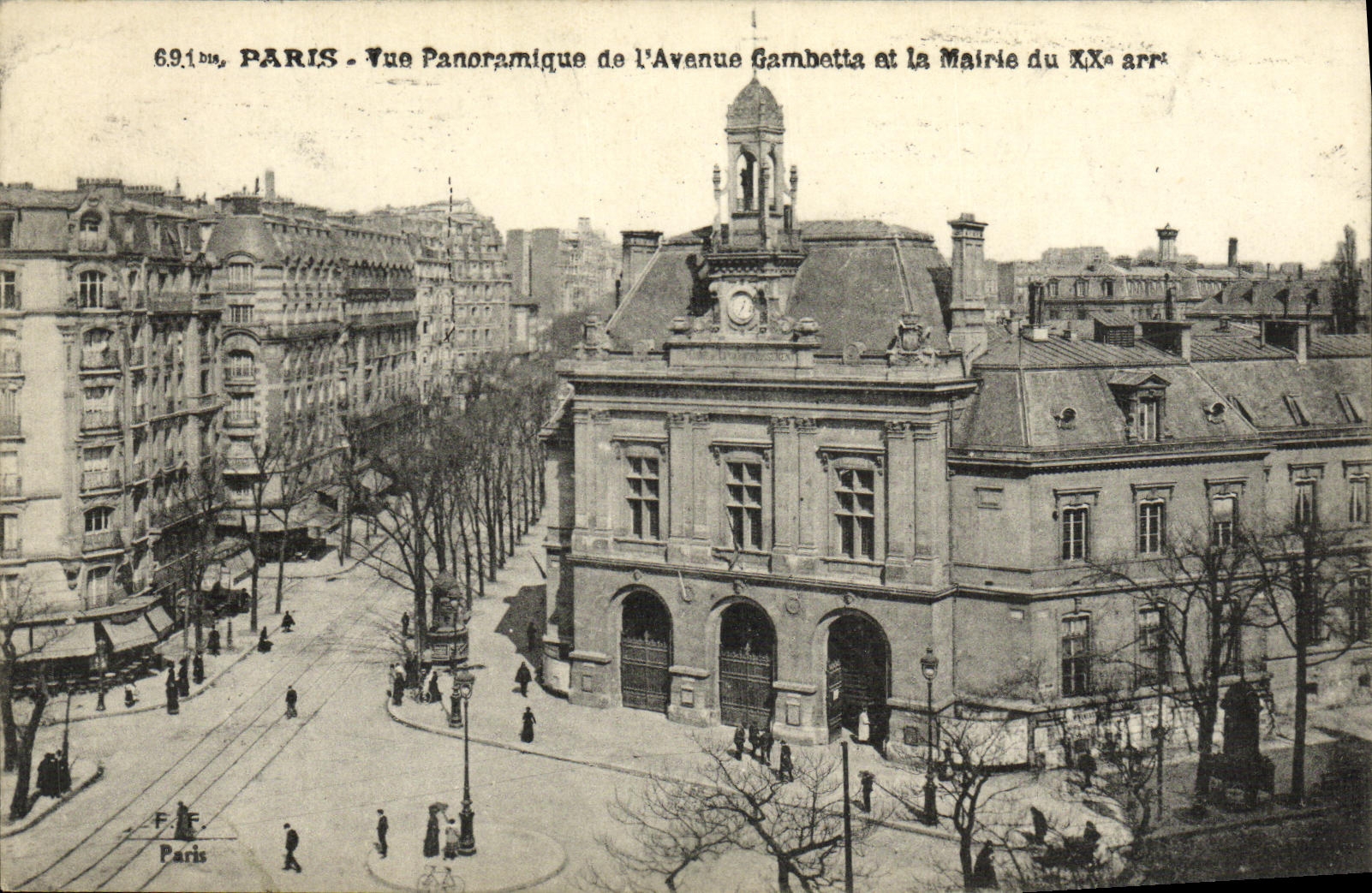 CPA Paris Vue Panoramique de L Avenue Gambetta et la mairie du 20eme