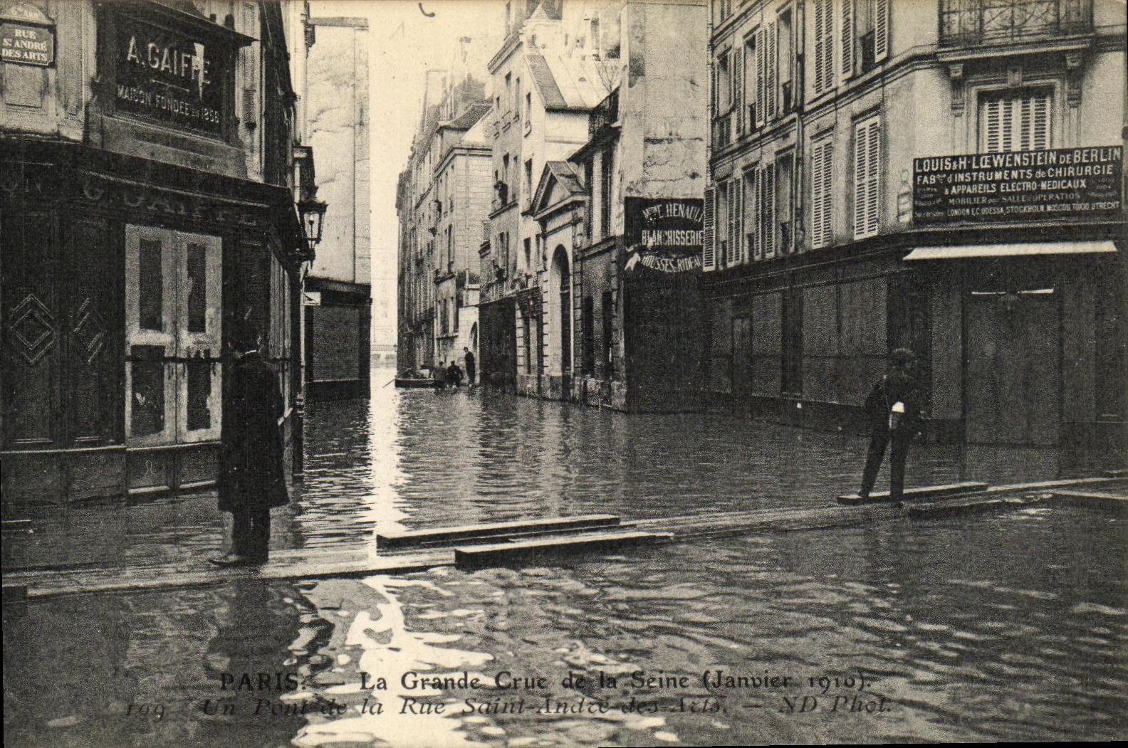 CPA Paris La Grande Crue de la Seine Un pont de la rue Saint Andre des Arts