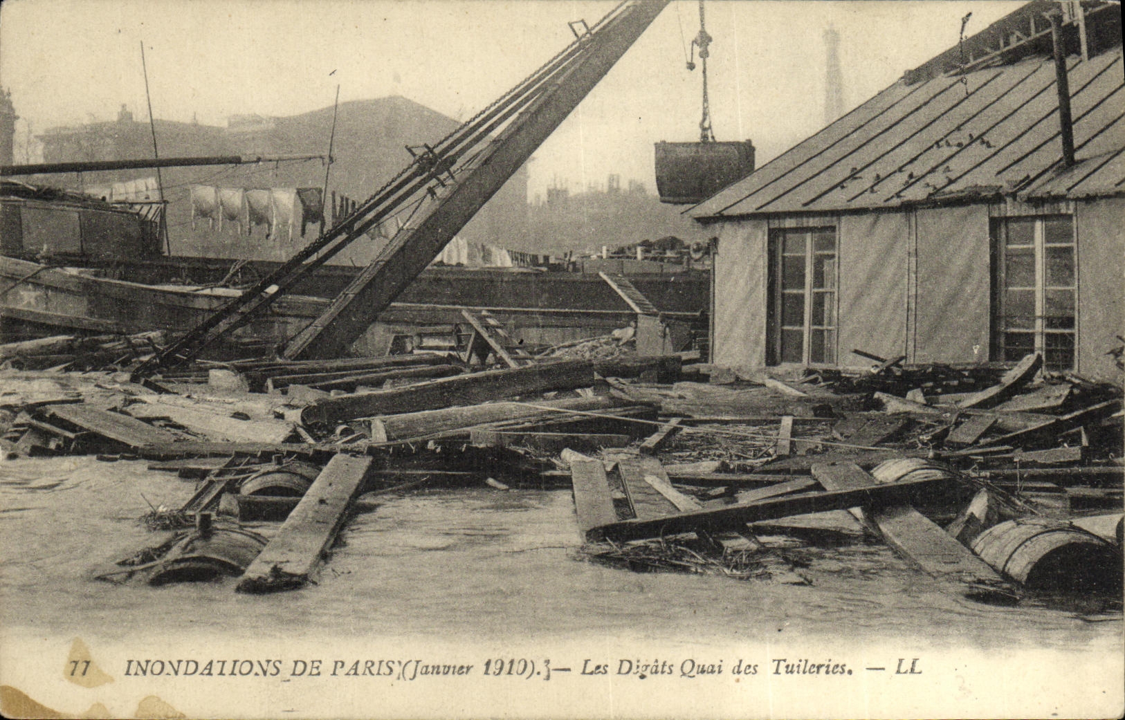 CPA Inondations de Paris Les degats Quai des Tuileries 