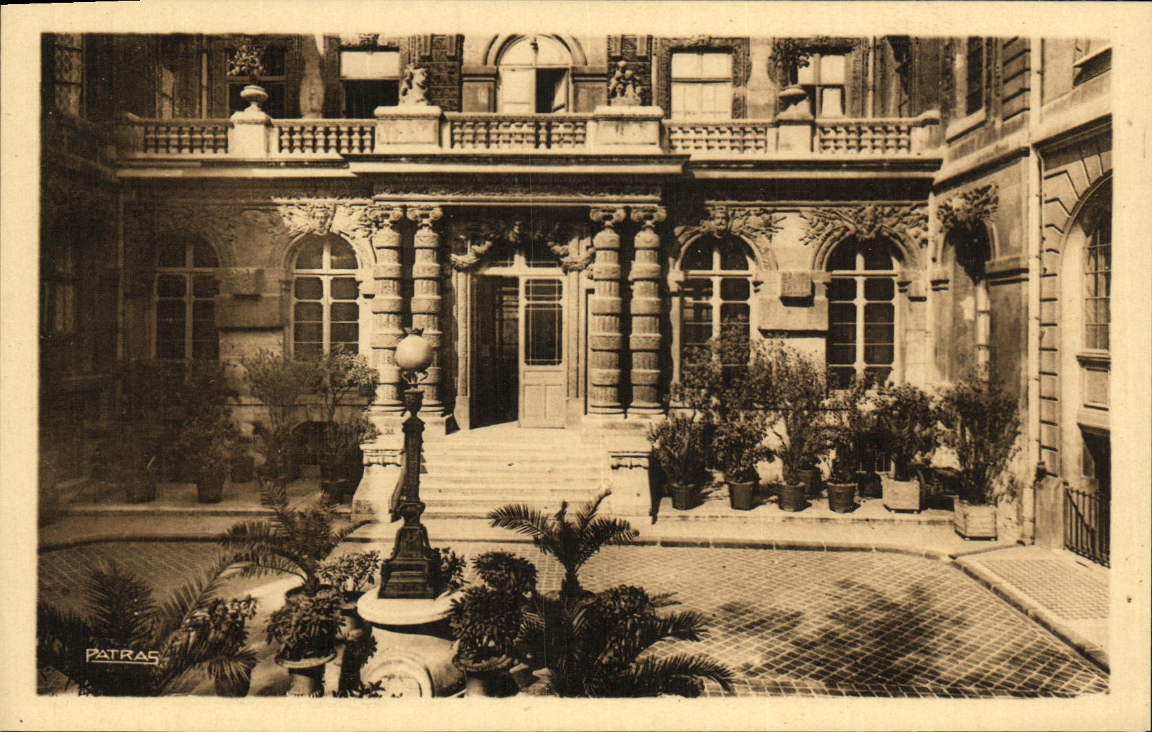 CPA Ecole Massillon bis Quai des Celestins Paris lV L entree principale