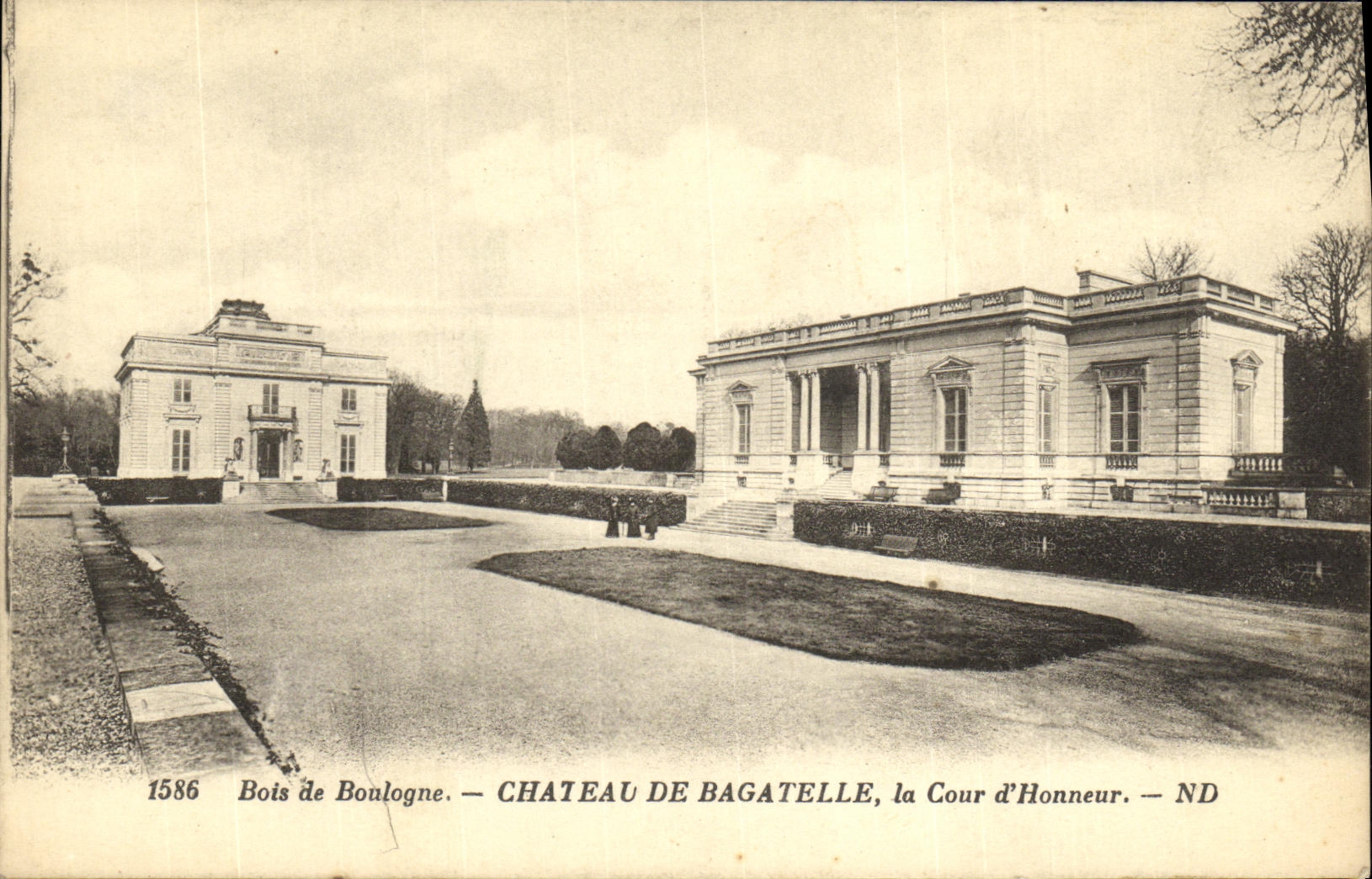 Bois de Boulogne — Castillo de Bagatelle, la Cour d'Honneur — ND