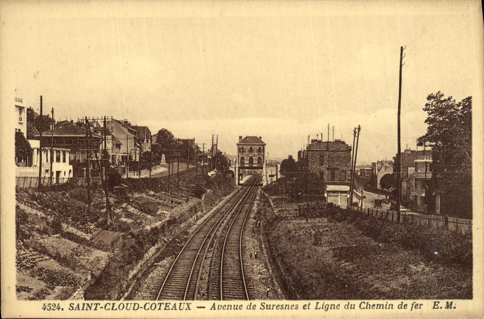 CPA Saint Cloud Coteaux Avenue de Surenses et Ligne du Chemin de fer 