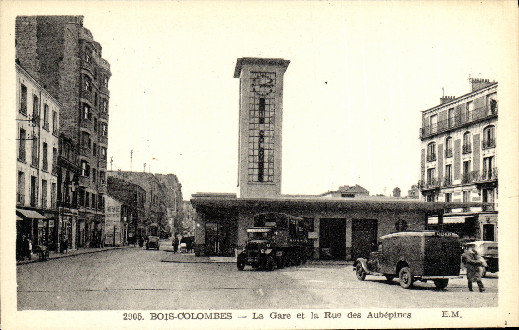 CPA Bois Colombes La Gare et la Rue des Aubepines 