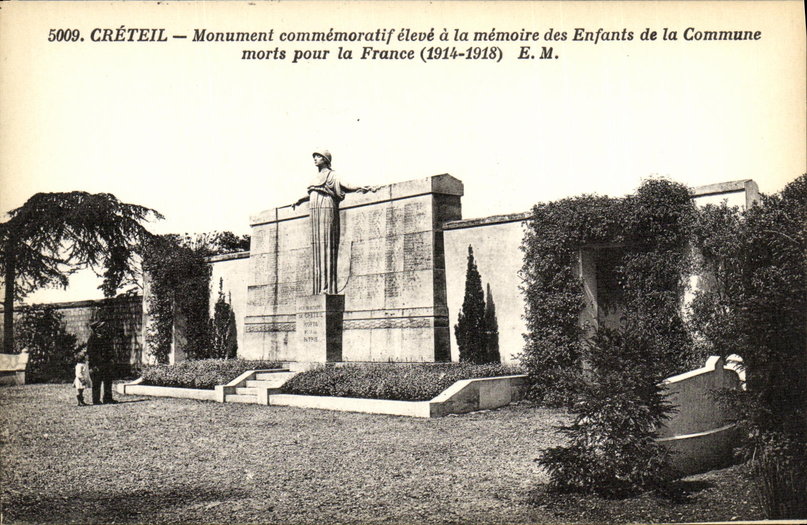 CPA Creteil Monument commemoratif eleve a la memoire des Enfants de la Commune morts pour la France 1914 1918 Militaria