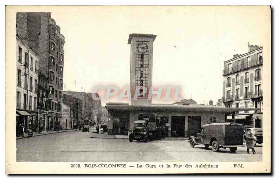 CPA Bois Colombes La Gare et la Rue des Aubepines 