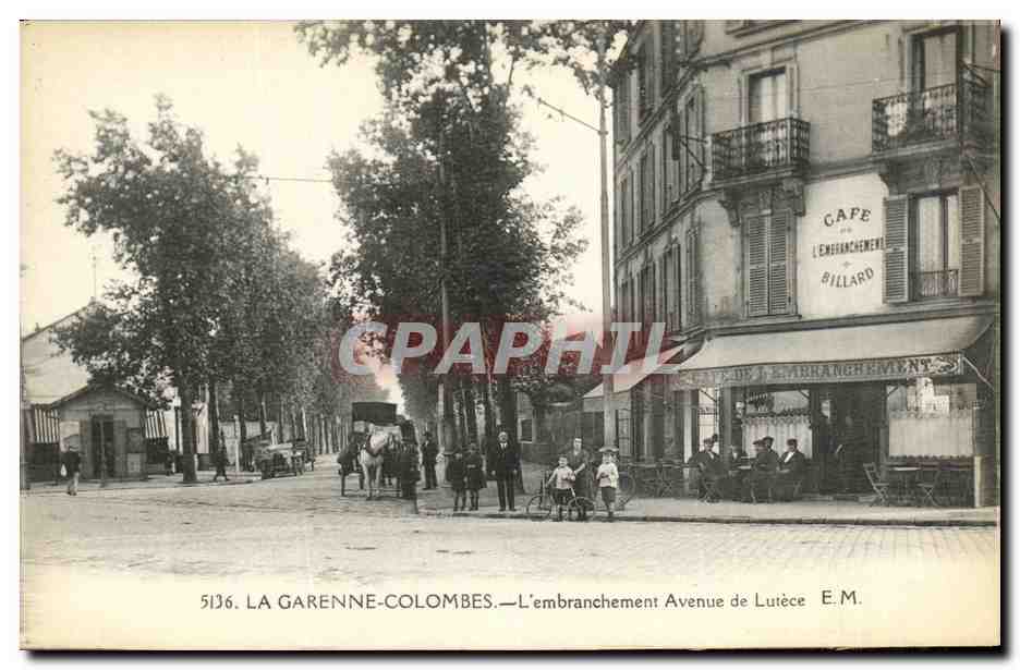 CPA La Garenne Colombes l embranchement Avenue de Lutece Cafe de l embranchement