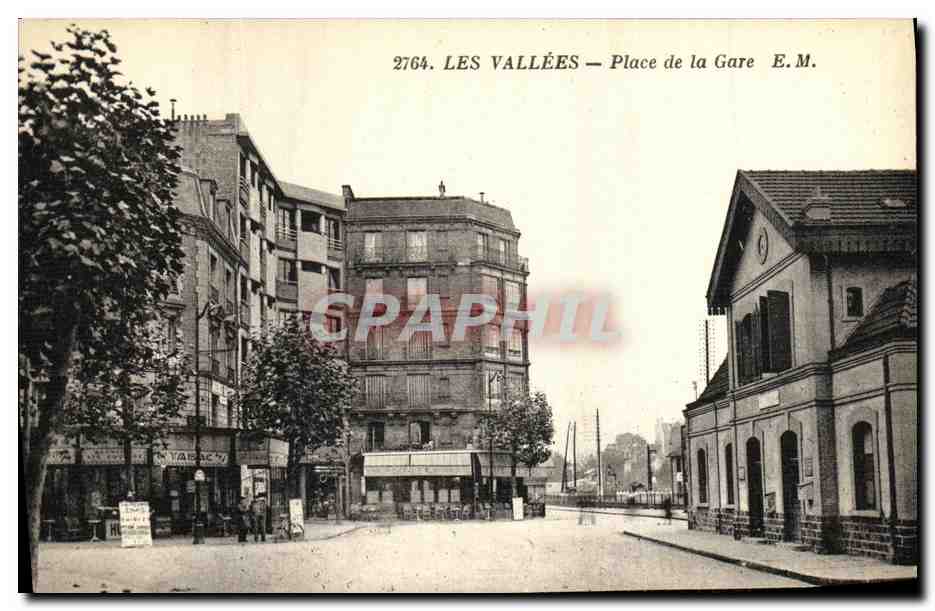 CPA Les Vallees Place de la Gare 