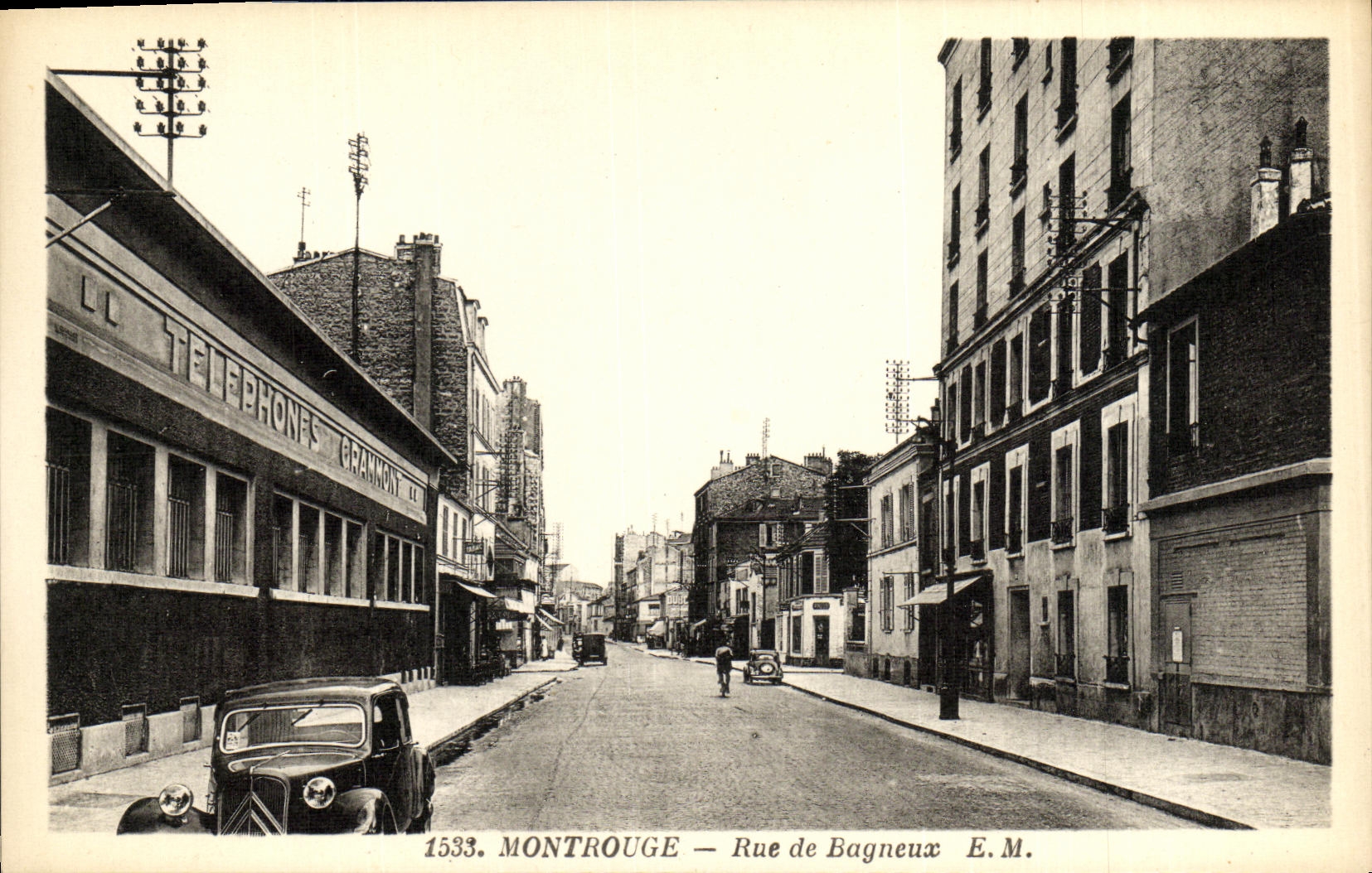 CPA Montrouge Rue de Bagneux automobile Traction Avant Citroen