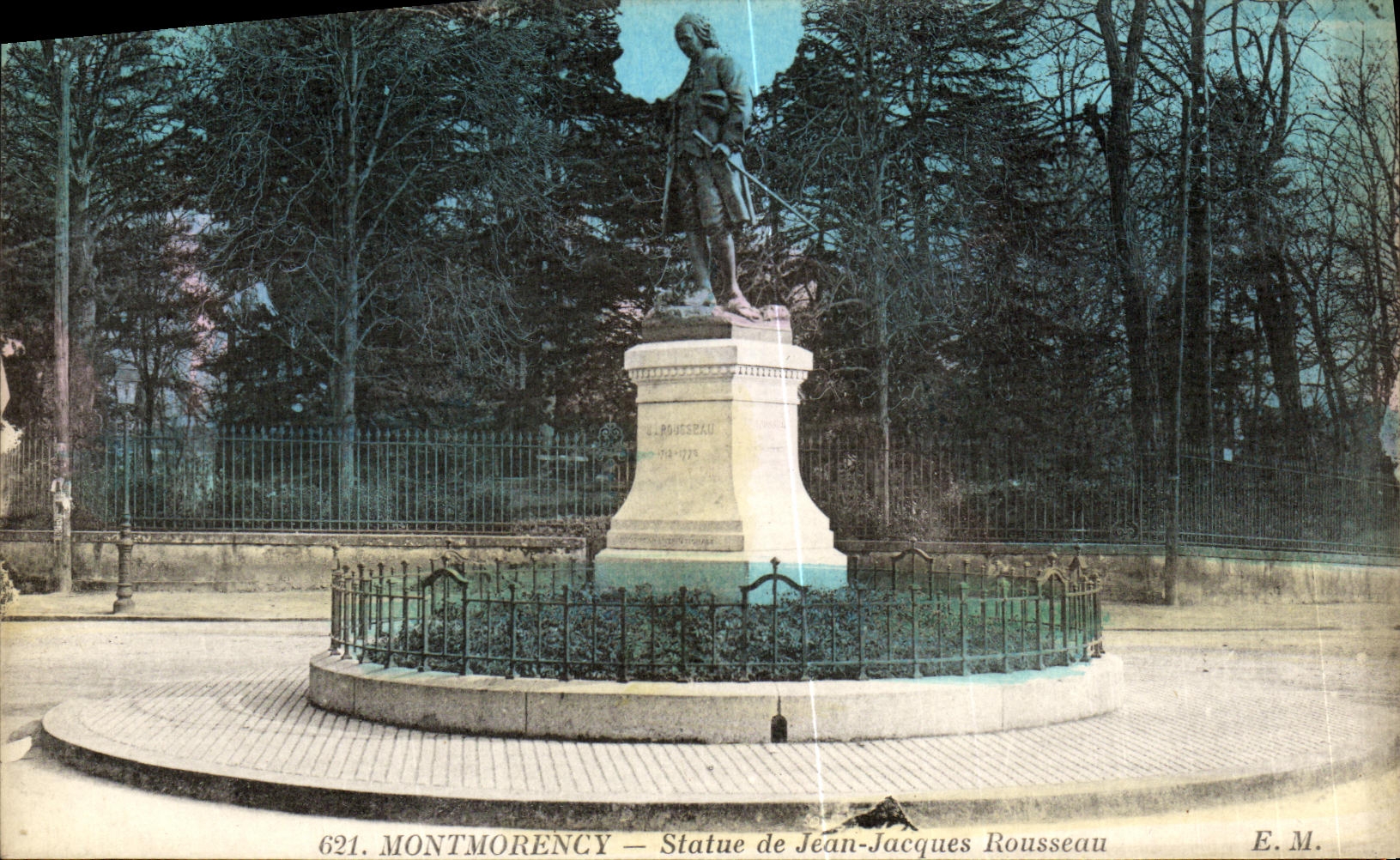 CPA Montmorency Statue de Jean Jacques Rousseau 