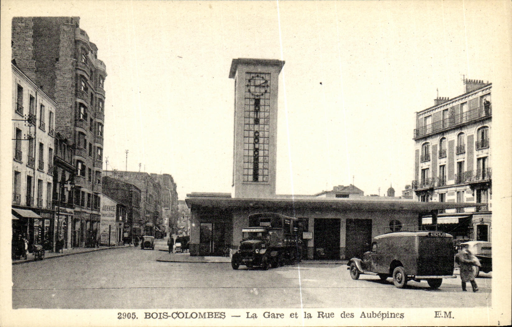 CPA Bois Colombes La Gare et la Rue des Aubepines 
