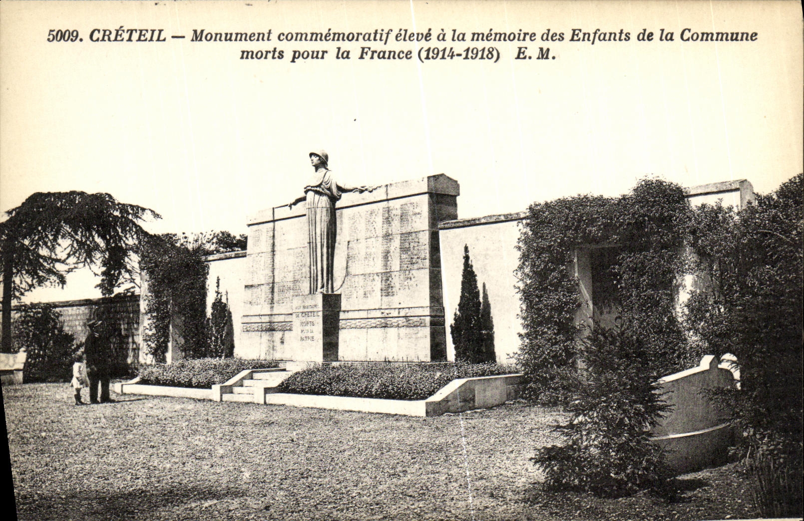 CPA Creteil Monument commemoratif eleve a la memoire des Enfants de la Commune morts pour la France Militaria