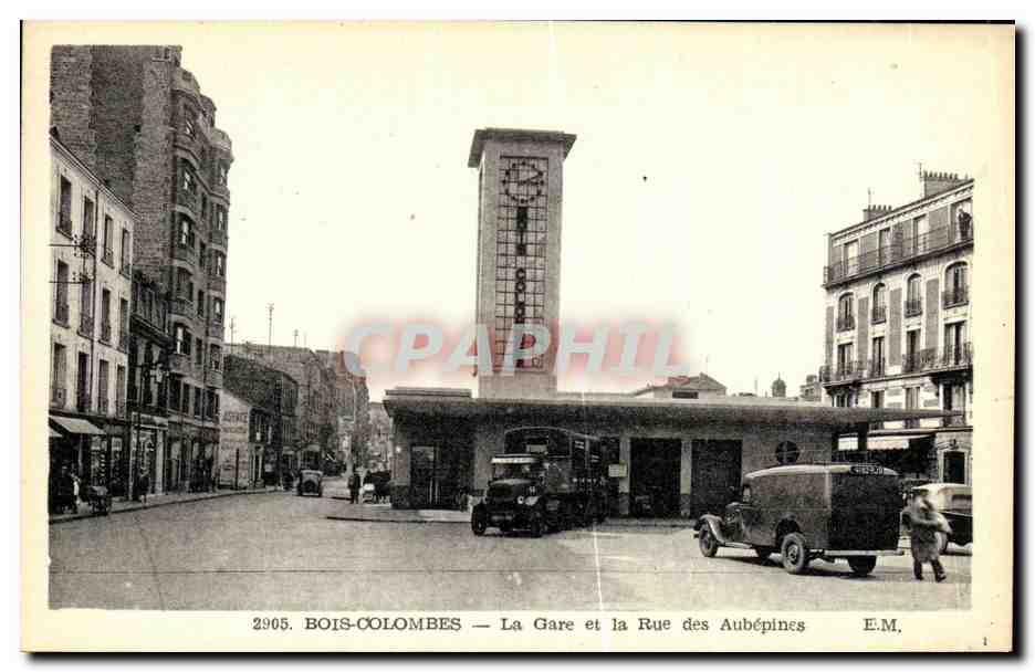 CPA Bois Colombes La Gare et la Rue des Aubepines 