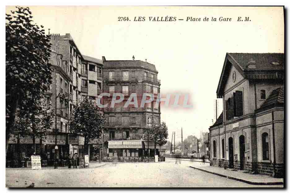 CPA Les Vallees Place de la Gare 