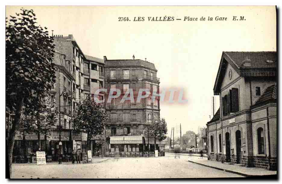 CPA Les Vallees Place de la Gare 