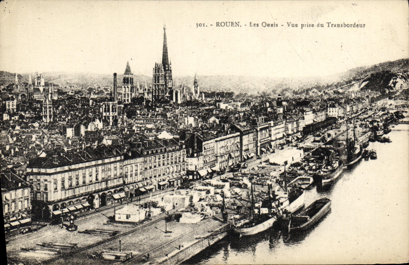CPA Rouen Les Quais Vue prise du Transbordeur Bateaux