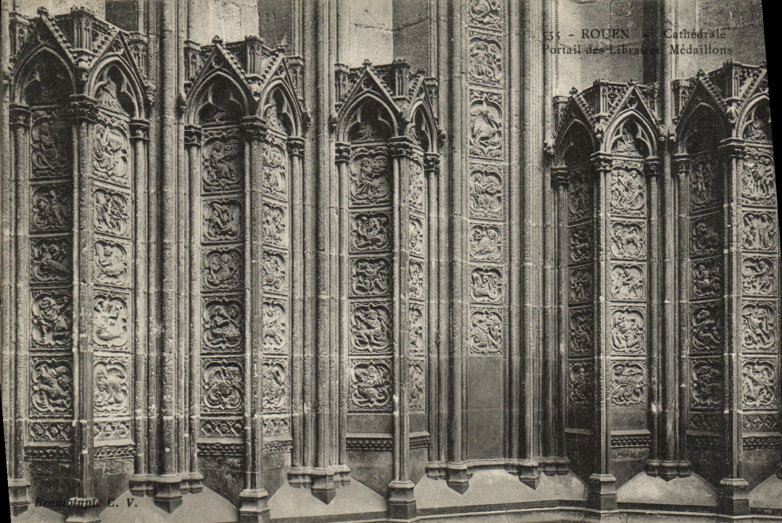 CPA Rouen Cathedrale Portail des libraires Medaillon