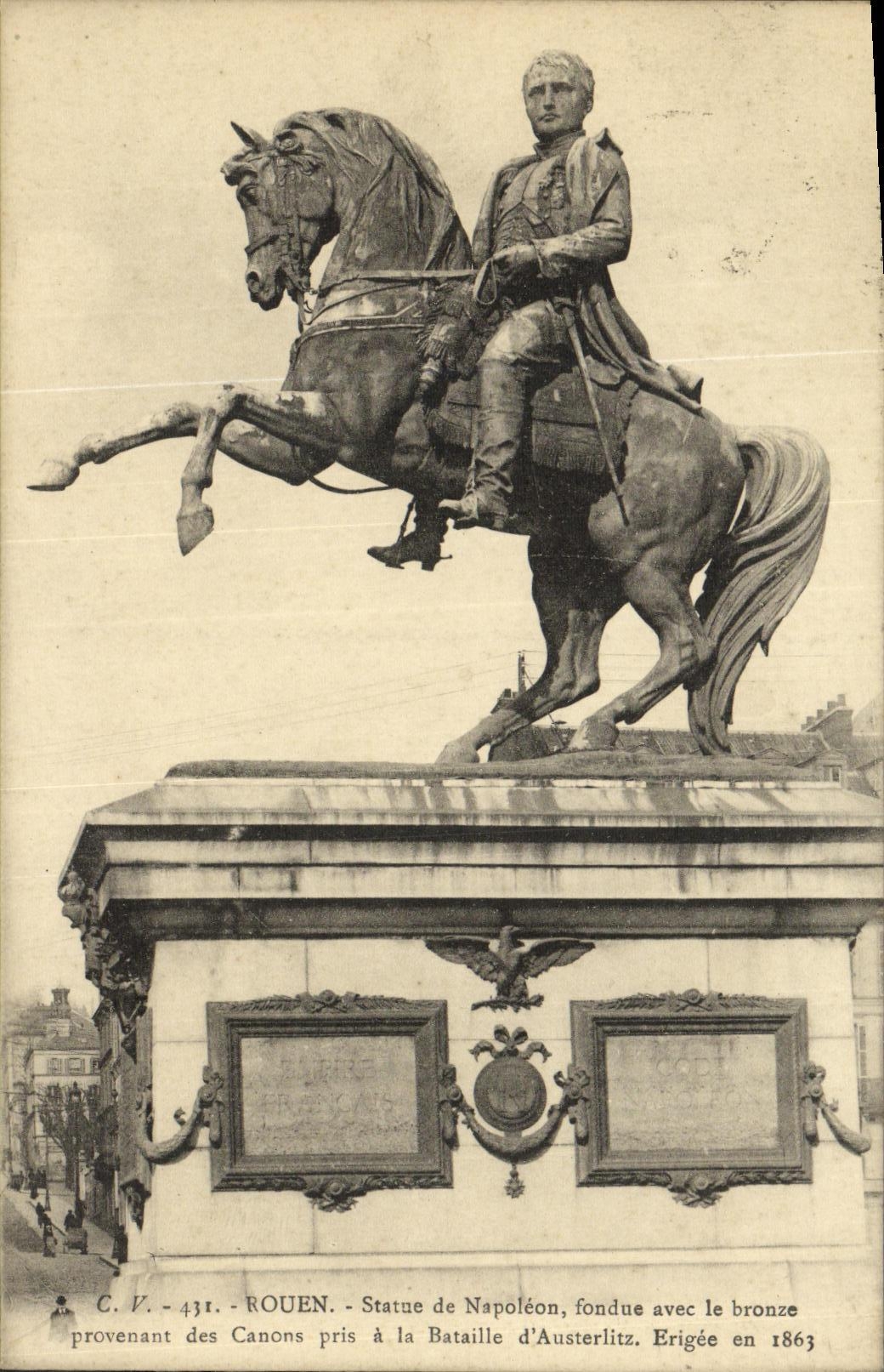 CPA Rouen Statue de Napoleon fondue avec le bronze provenant de Canons pris a la Batille d austerlitz Erigee en 1863