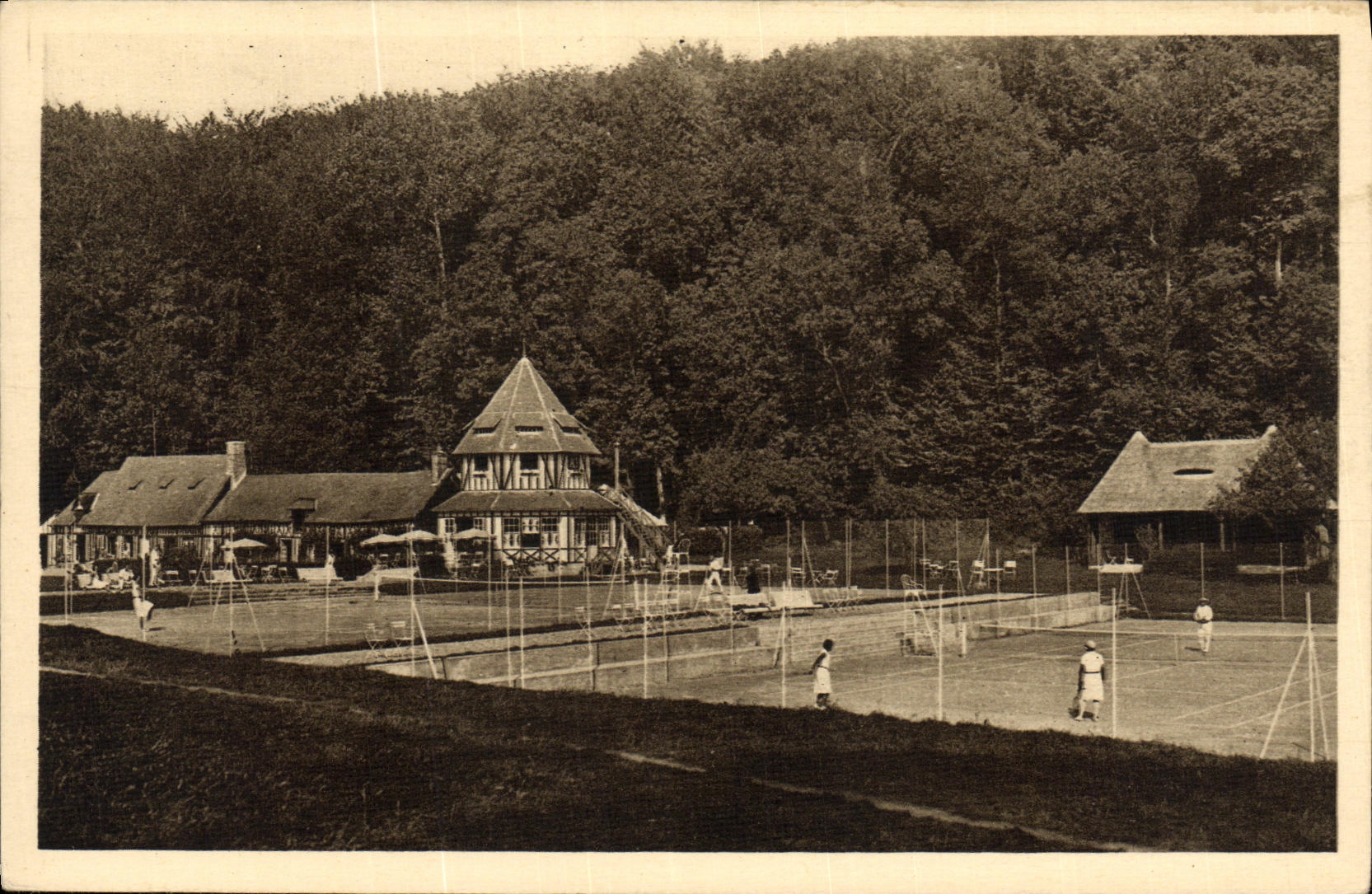 CPA Saint Valery en Caux Stade Valeriquais Les Courts l abri et le Pavillon 