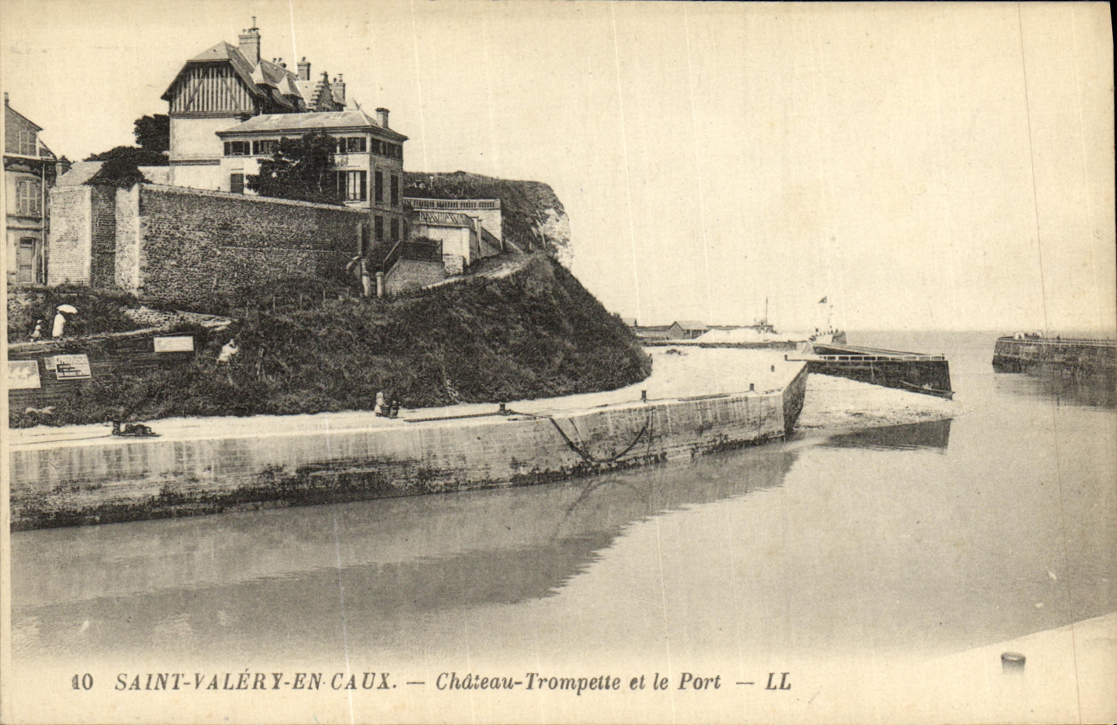 CPA Saint Valery en Caux Chateau Trompette et le Port