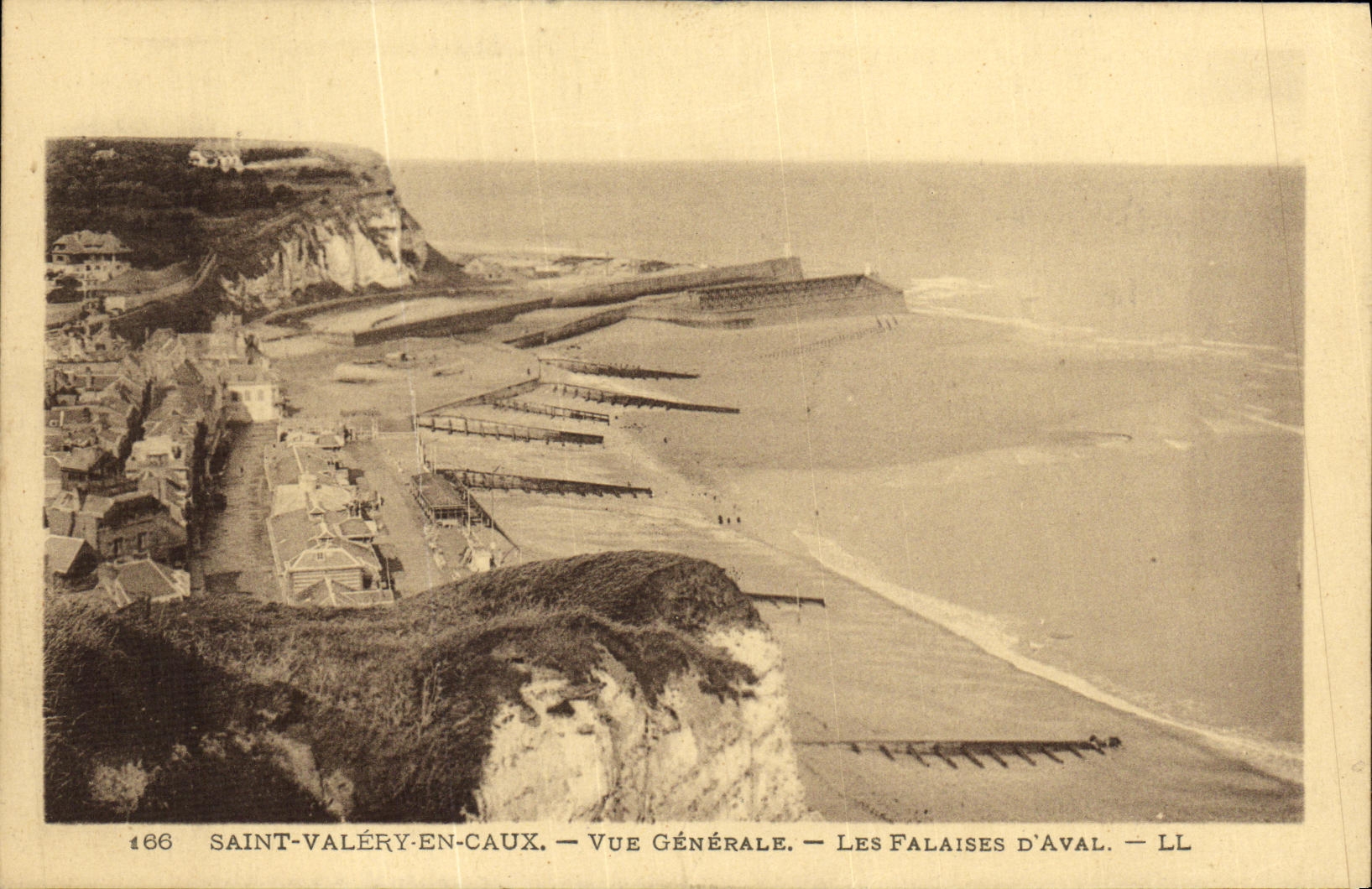 CPA Saint Valery en Caux Vue Generale Les Falaises d aval