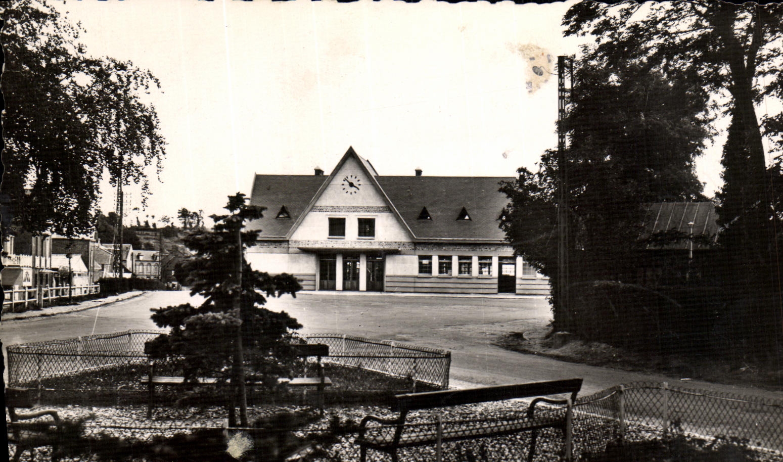 CPM Saint Valery en Caux La Nouvelle Gare 