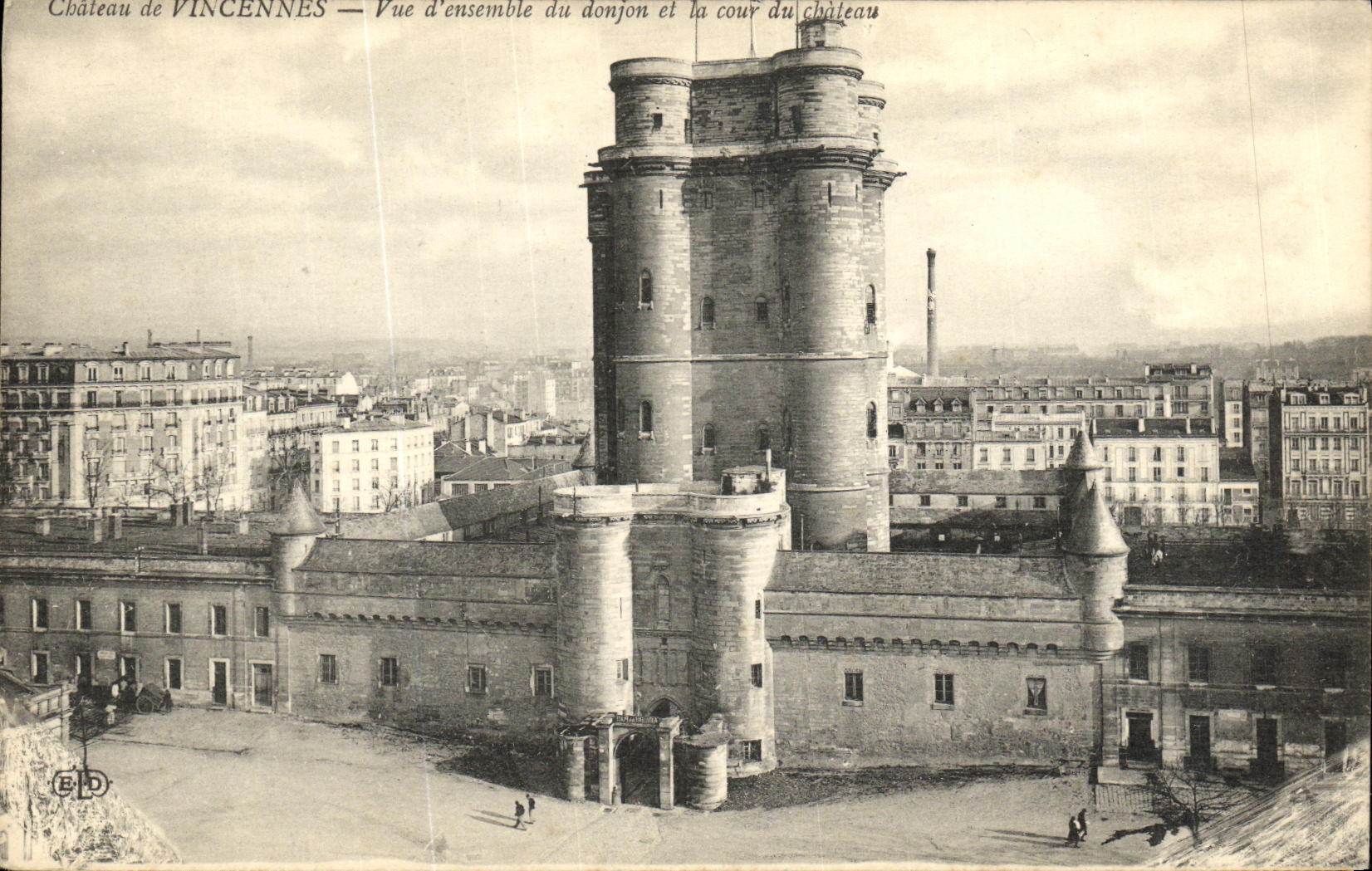Château de VINCENNES — Vue d'ensemble du donjon et la cour du château — Éditeur E.D.