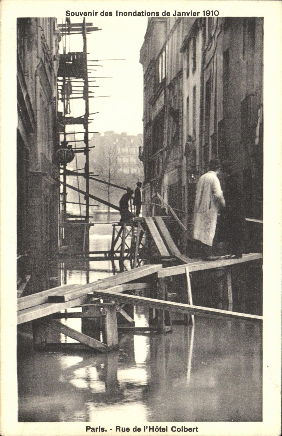 CPA Souvenir des Inondations de Janvier 1910 Paris Rue l hotel Colbert