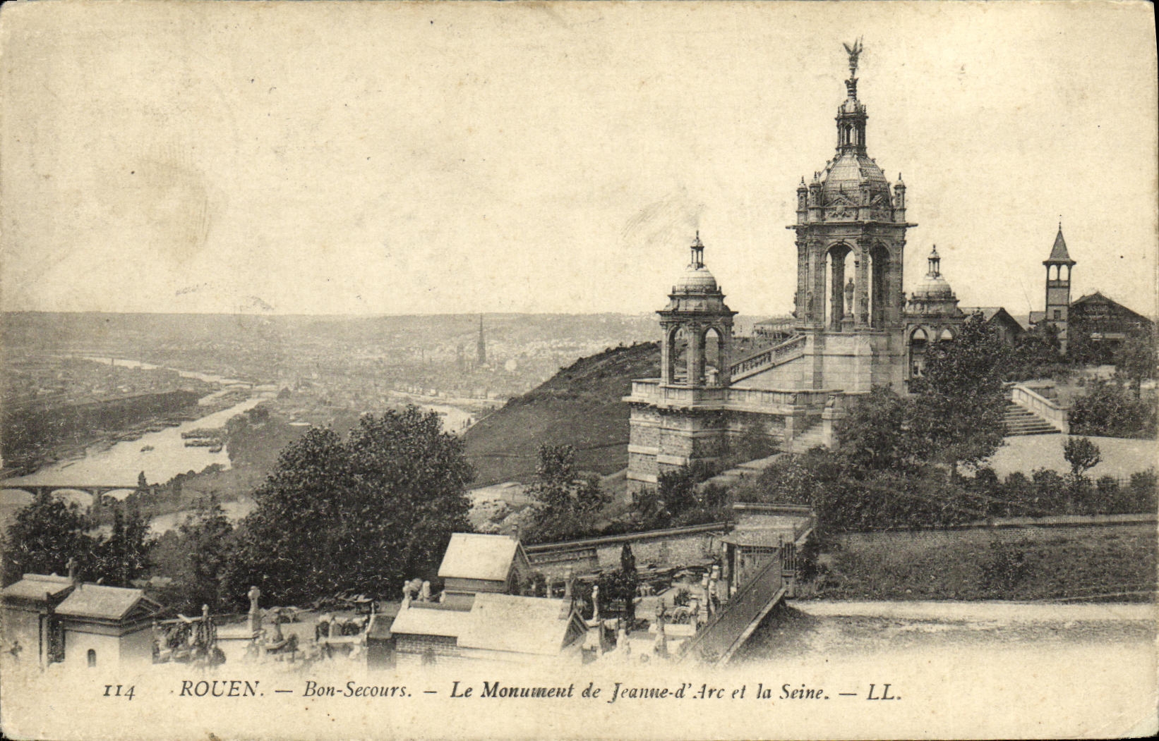 CPA Rouen Bon Secours Le Monument de Jeanne d Arc et la Seine 