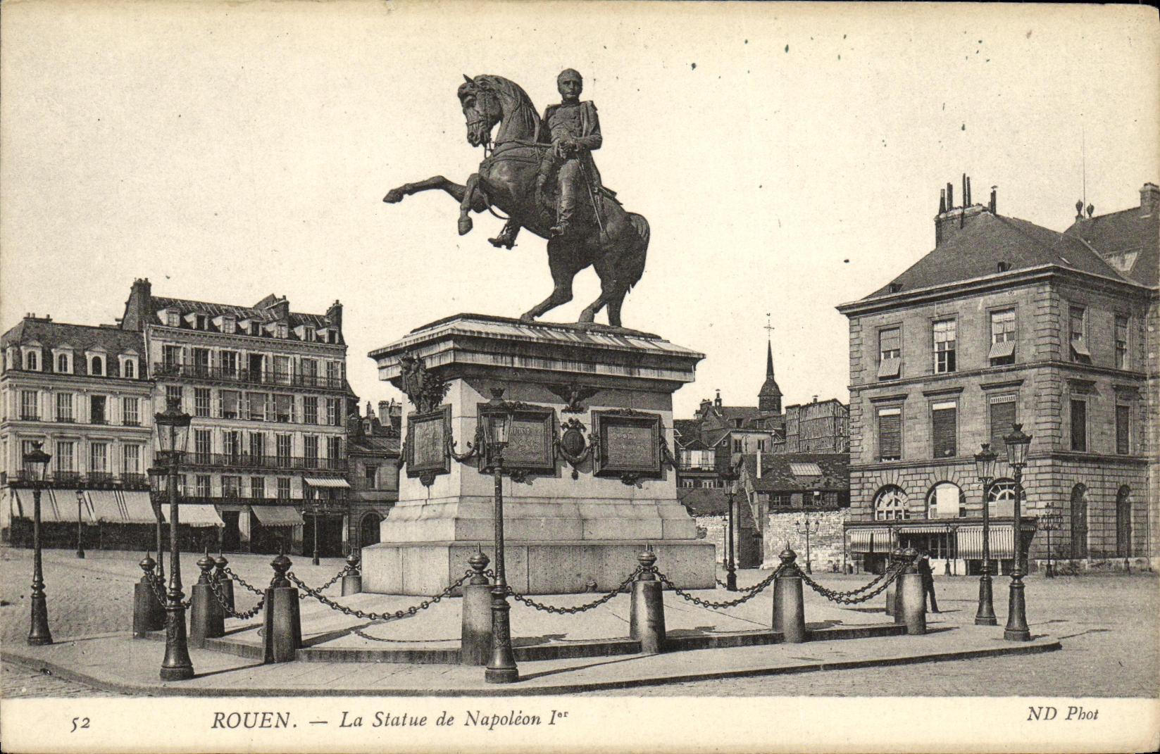 CPA Rouen La Statue de Napoleon l er 