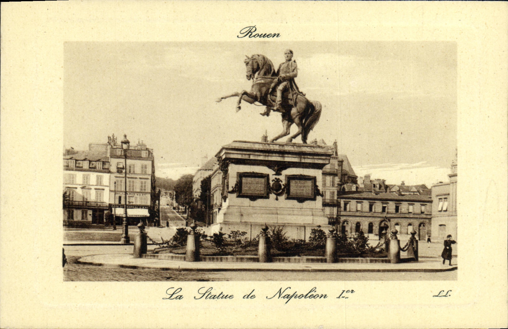 CPA Rouen La Statue de Napoleon l er 