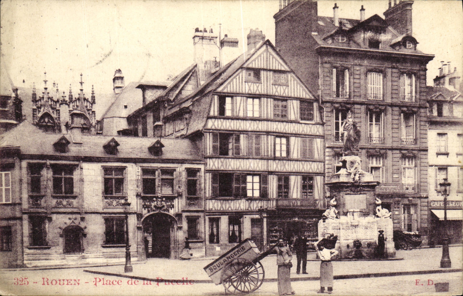 CPA Rouen Place de la Pucelle Charette Boulangerie