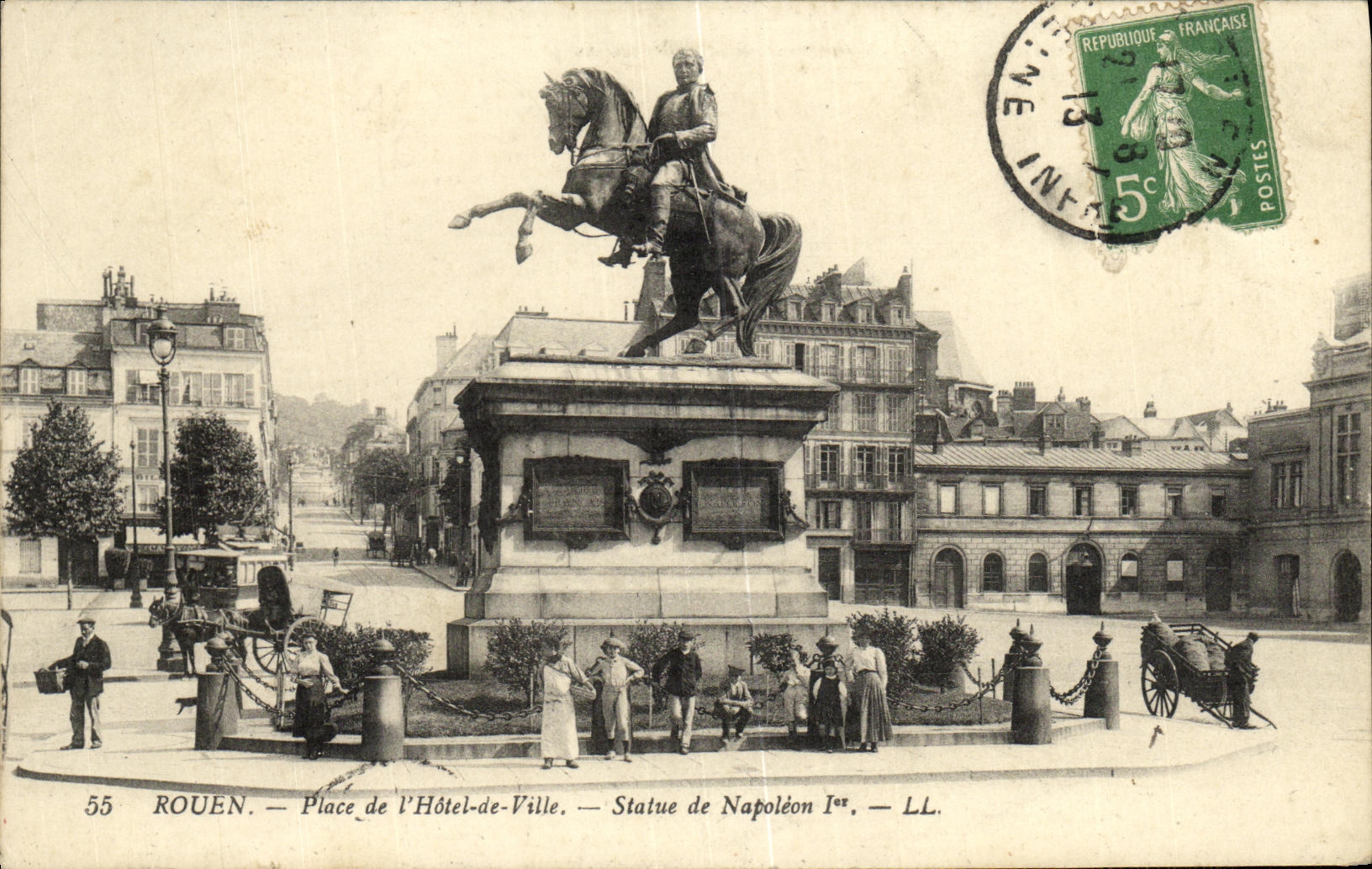 CPA Rouen Place de l Hotel de Ville Statue de Napoleon l er 