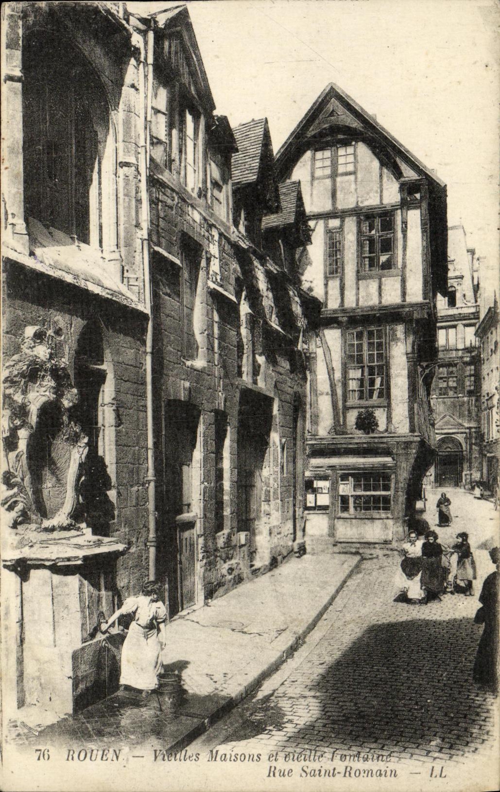 CPA Rouen Rue Saint Romain Vieilles maisons et vieille fontaine