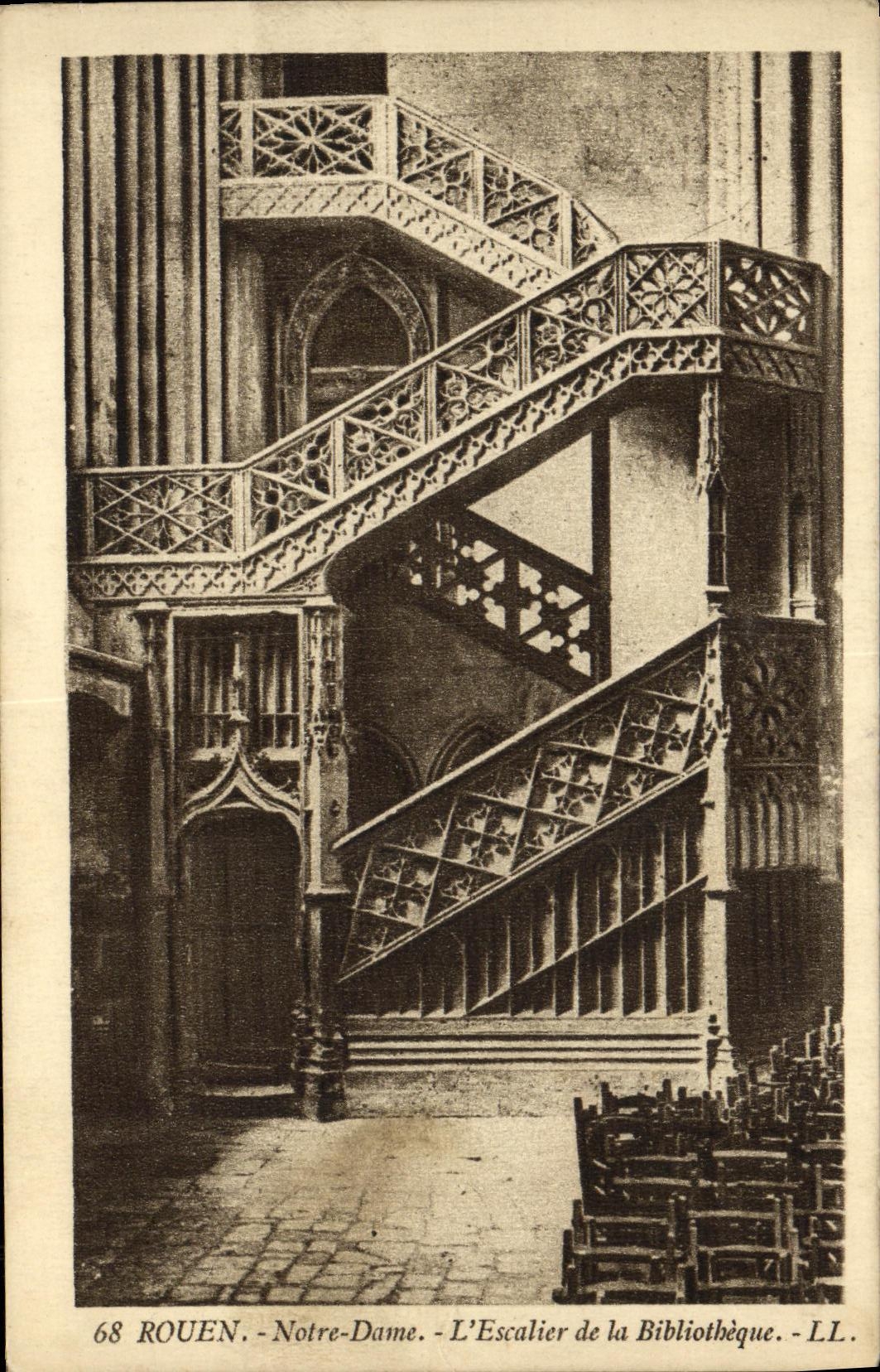 CPA Rouen Notre Dame L Escalier de la Biblotheque 